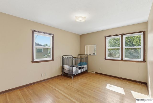 1103 Parc Drive, Papillion, NE 68046
