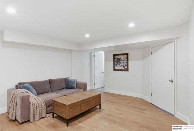 1103 Parc Drive, Papillion, NE 68046
