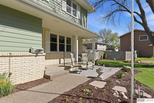 1103 Parc Drive, Papillion, NE 68046