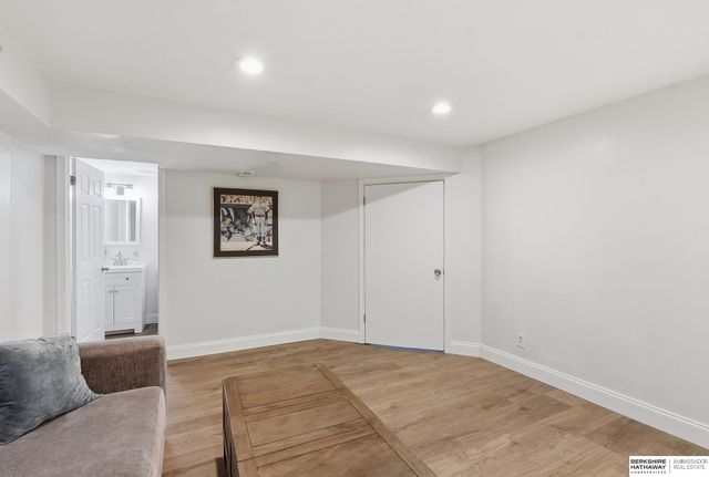 1103 Parc Drive, Papillion, NE 68046