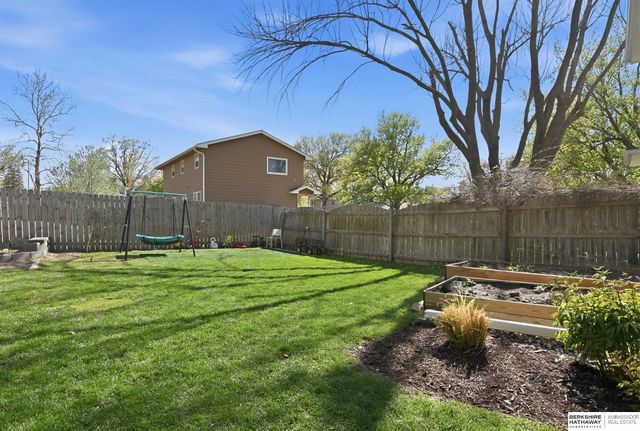 1103 Parc Drive, Papillion, NE 68046