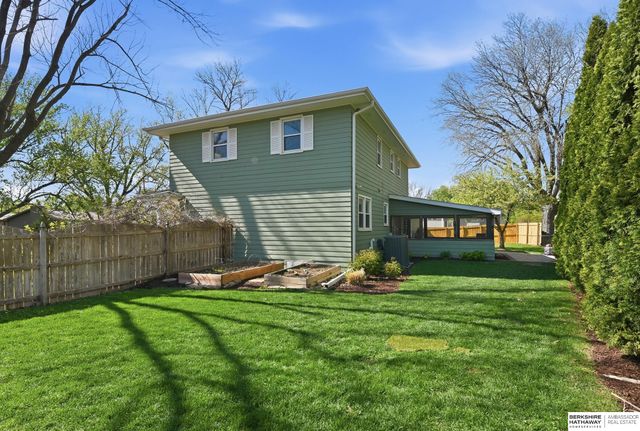 1103 Parc Drive, Papillion, NE 68046