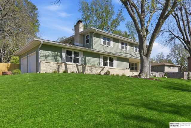 1103 Parc Drive, Papillion, NE 68046