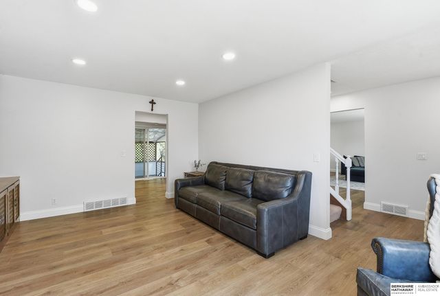 1103 Parc Drive, Papillion, NE 68046