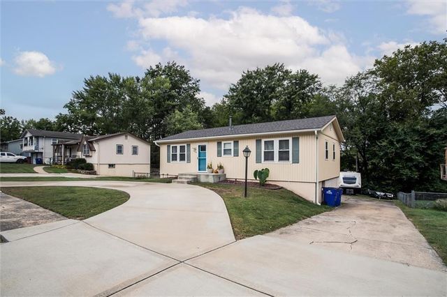 508 NE Richardson Place, Lee's Summit, MO 64086