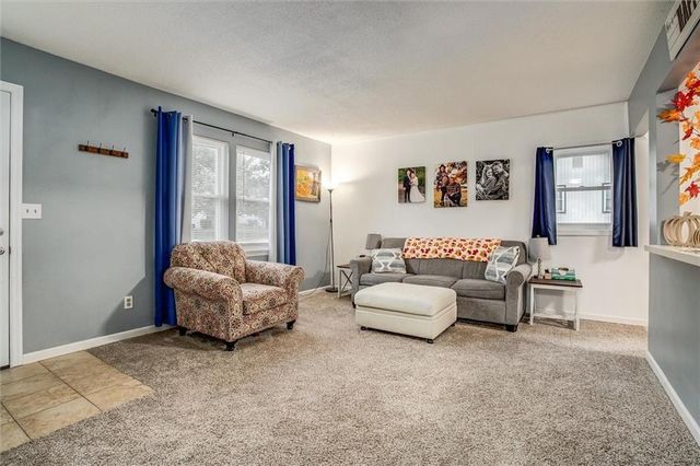 508 NE Richardson Place, Lee's Summit, MO 64086