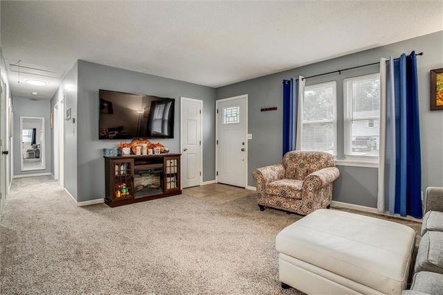 508 NE Richardson Place, Lee's Summit, MO 64086