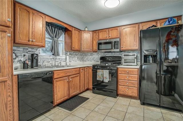 508 NE Richardson Place, Lee's Summit, MO 64086