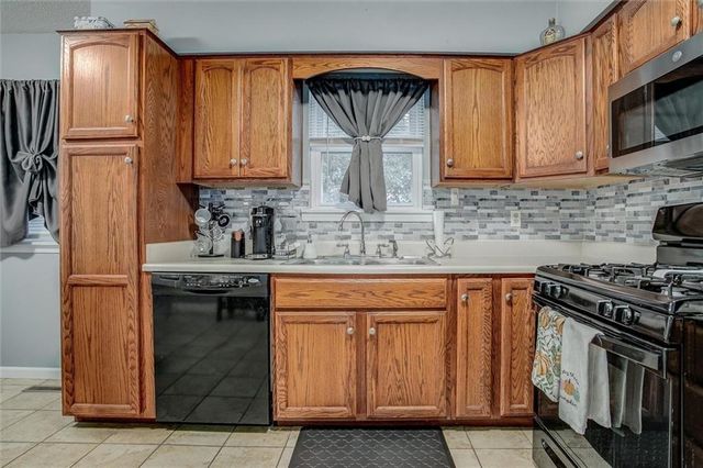 508 NE Richardson Place, Lee's Summit, MO 64086