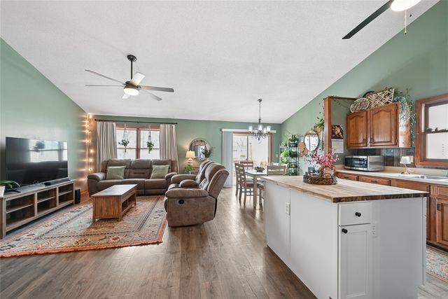 1616 Hamer Drive NW, Cedar Rapids, IA 52405