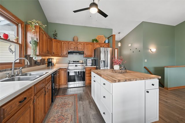 1616 Hamer Drive NW, Cedar Rapids, IA 52405