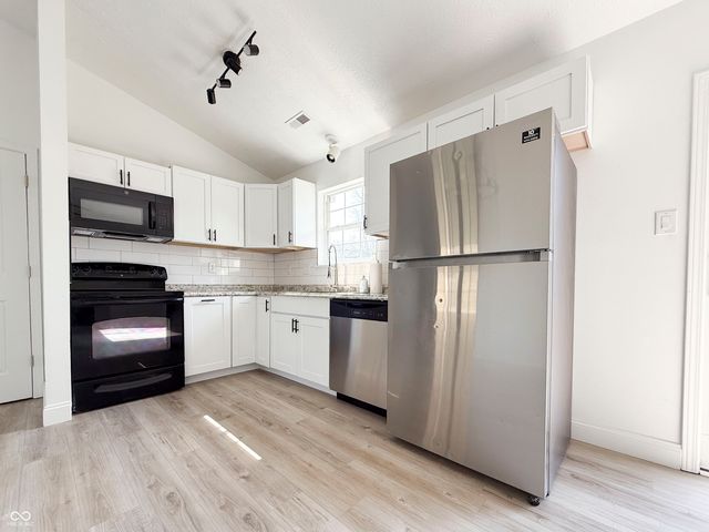 6350 Cooper Pointe Drive, Indianapolis, IN 46268