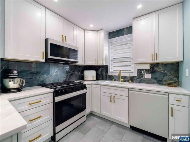 69 Main Avenue, Wallington, NJ 07057