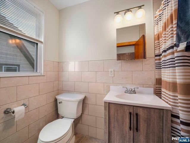 69 Main Avenue, Wallington, NJ 07057