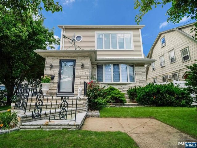 69 Main Avenue, Wallington, NJ 07057