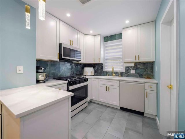 69 Main Avenue, Wallington, NJ 07057