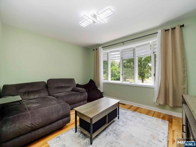 69 Main Avenue, Wallington, NJ 07057