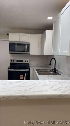 138 E Lovers Lane, Scottsburg, IN 47170