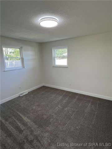 138 E Lovers Lane, Scottsburg, IN 47170