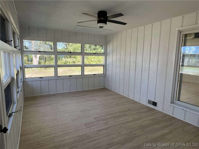 138 E Lovers Lane, Scottsburg, IN 47170