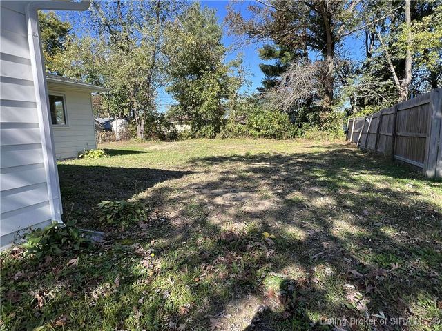 138 E Lovers Lane, Scottsburg, IN 47170