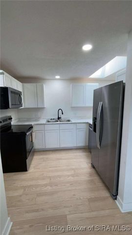 138 E Lovers Lane, Scottsburg, IN 47170