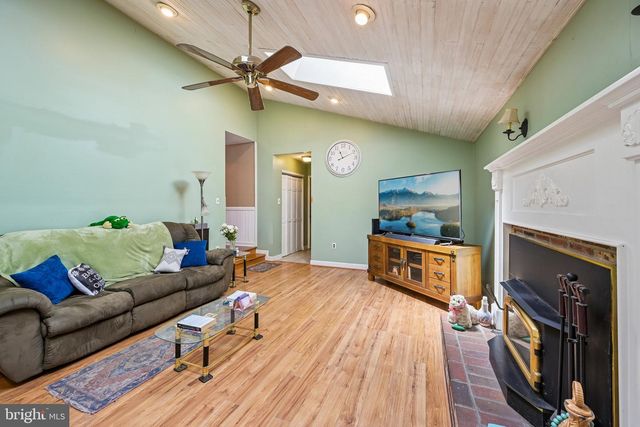 18 PINE GLEN DR, Sicklerville, NJ 08081