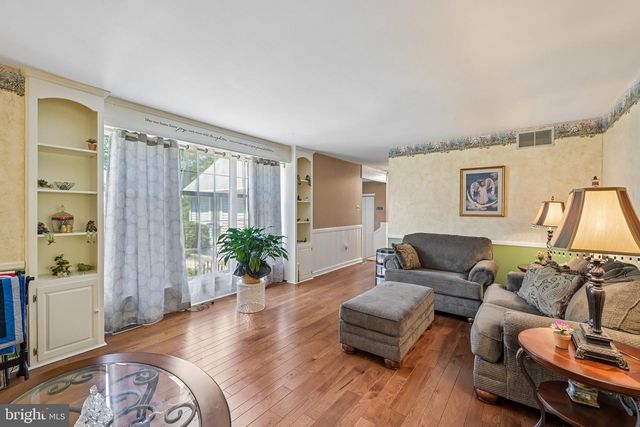 18 PINE GLEN DR, Sicklerville, NJ 08081