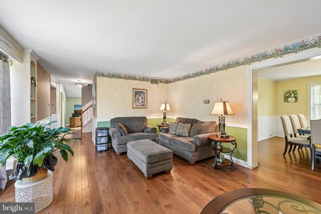 18 PINE GLEN DR, Sicklerville, NJ 08081