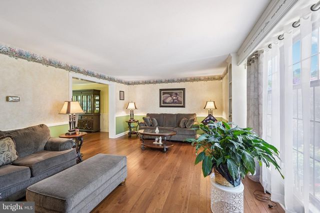 18 PINE GLEN DR, Sicklerville, NJ 08081