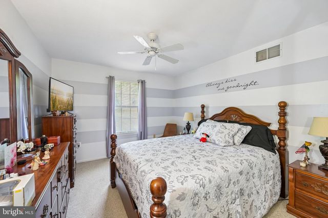 18 PINE GLEN DR, Sicklerville, NJ 08081