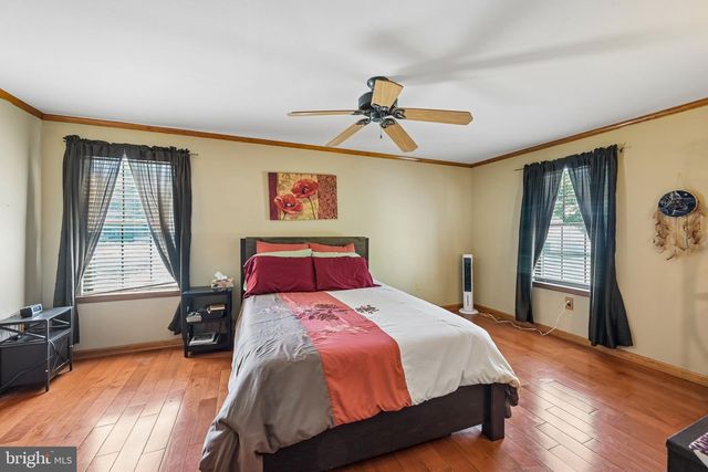 18 PINE GLEN DR, Sicklerville, NJ 08081