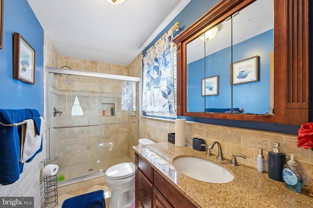18 PINE GLEN DR, Sicklerville, NJ 08081