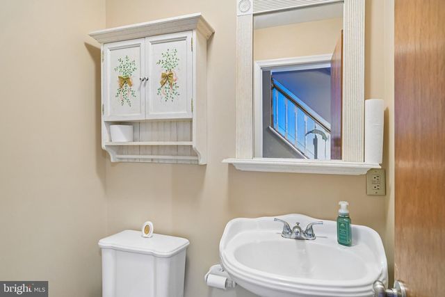 18 PINE GLEN DR, Sicklerville, NJ 08081