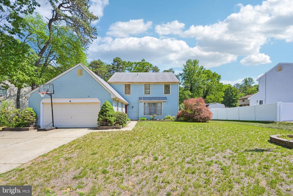 18 PINE GLEN DR, Sicklerville, NJ 08081