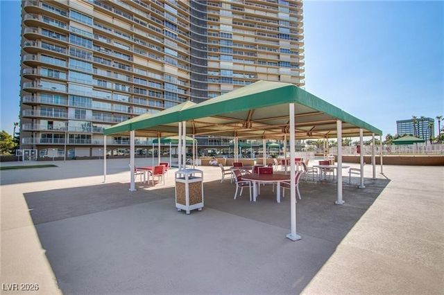 3111 Bel Air Drive 17E, Las Vegas, NV 89109