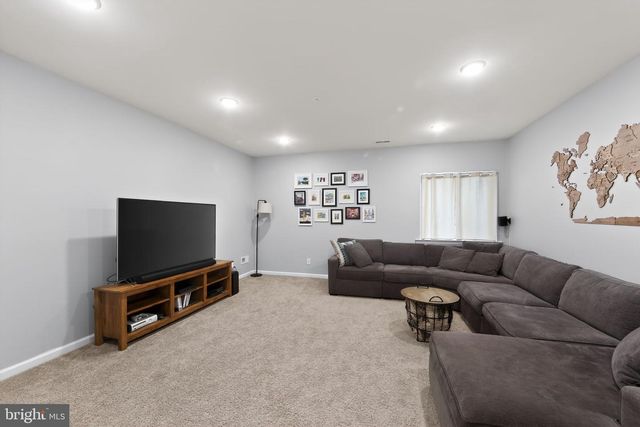 302 STAFFORD CT, Chester Springs, PA 19425