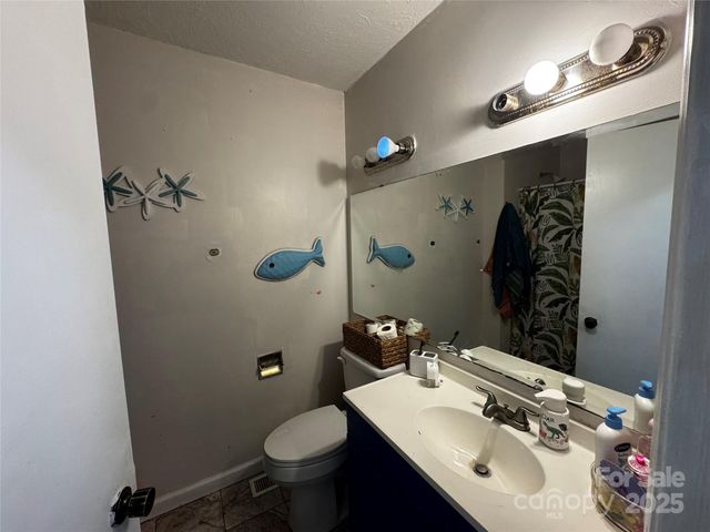 1554 Castell Lane, Hickory, NC 28601