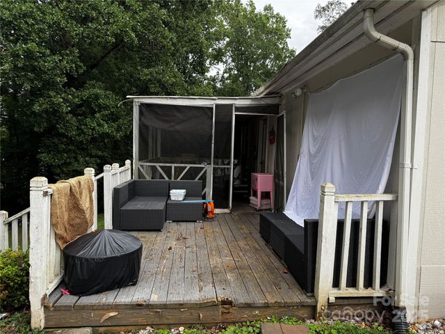 1554 Castell Lane, Hickory, NC 28601