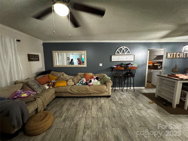 1554 Castell Lane, Hickory, NC 28601