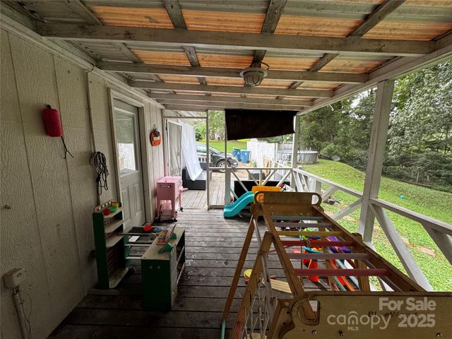 1554 Castell Lane, Hickory, NC 28601