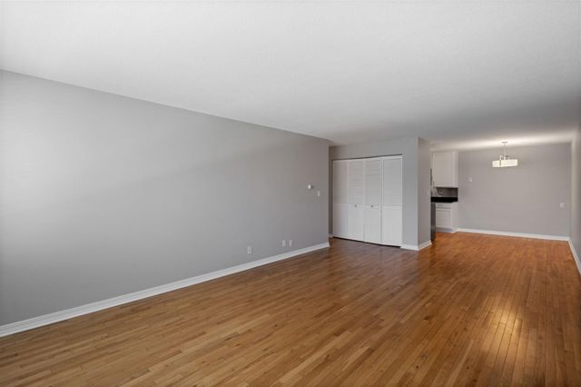 2700 W 44th Street 302, Minneapolis, MN 55410