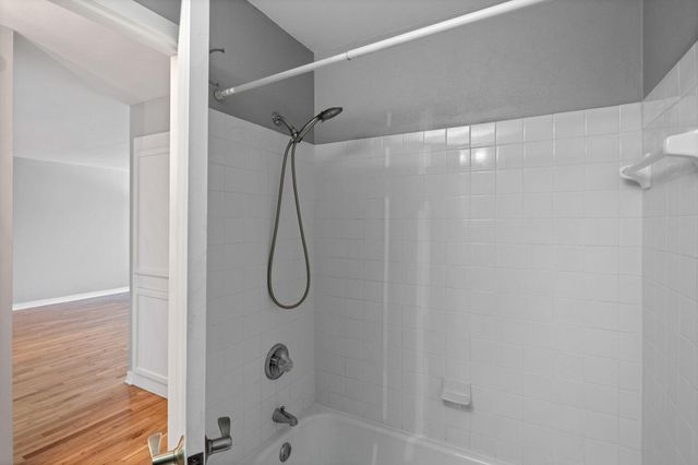 2700 W 44th Street 302, Minneapolis, MN 55410