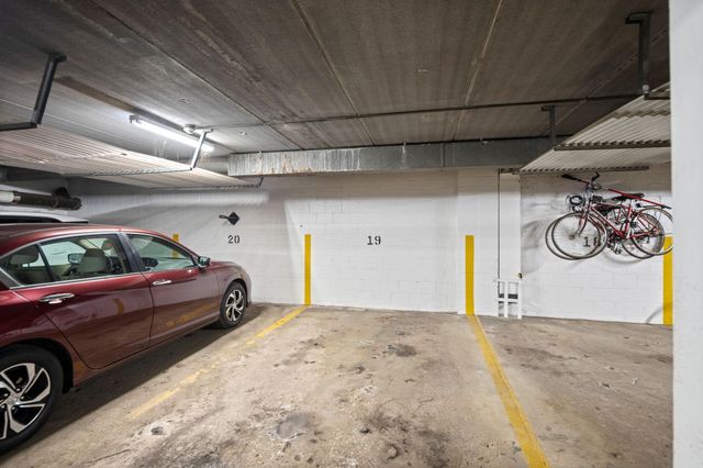 2700 W 44th Street 302, Minneapolis, MN 55410