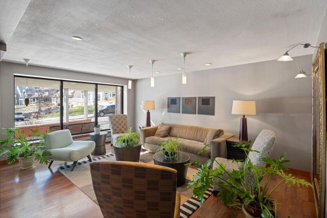 2700 W 44th Street 302, Minneapolis, MN 55410