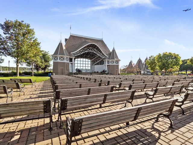 2700 W 44th Street 302, Minneapolis, MN 55410