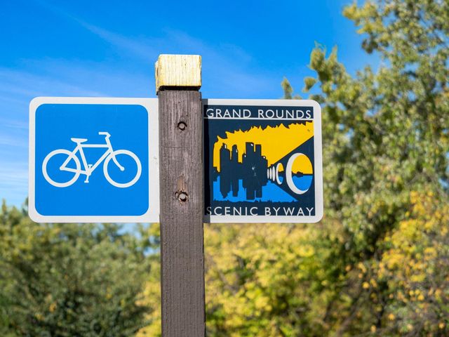 2700 W 44th Street 302, Minneapolis, MN 55410