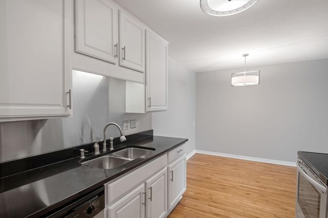 2700 W 44th Street 302, Minneapolis, MN 55410