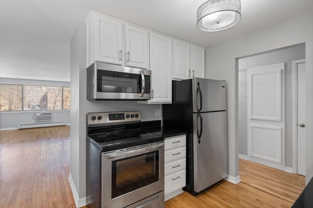 2700 W 44th Street 302, Minneapolis, MN 55410