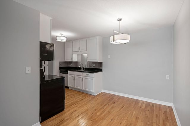 2700 W 44th Street 302, Minneapolis, MN 55410